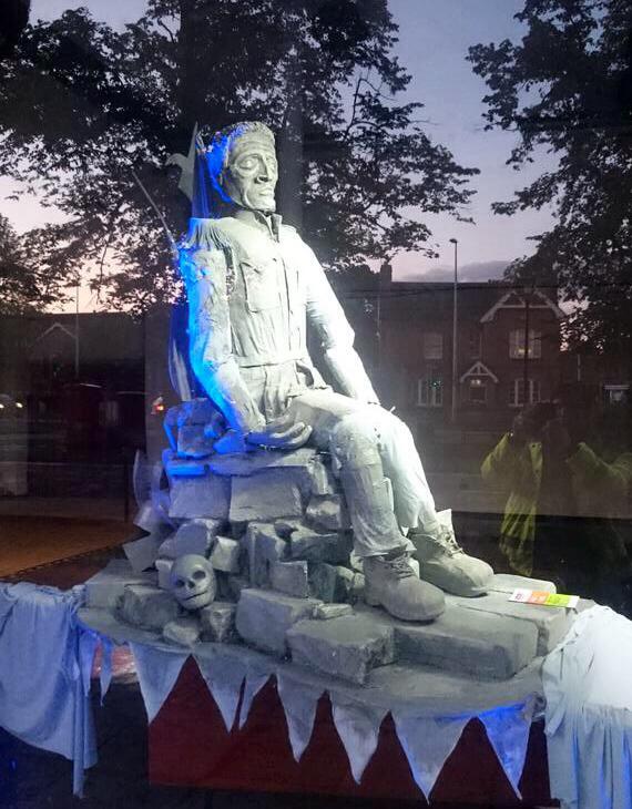 Last chance for a twilight pic of The Universal Soldier in #Knutsford Old Town Hall - this amazing pic via <a href="/kcfrt/">Knutsford Community First Responder Trust</a>