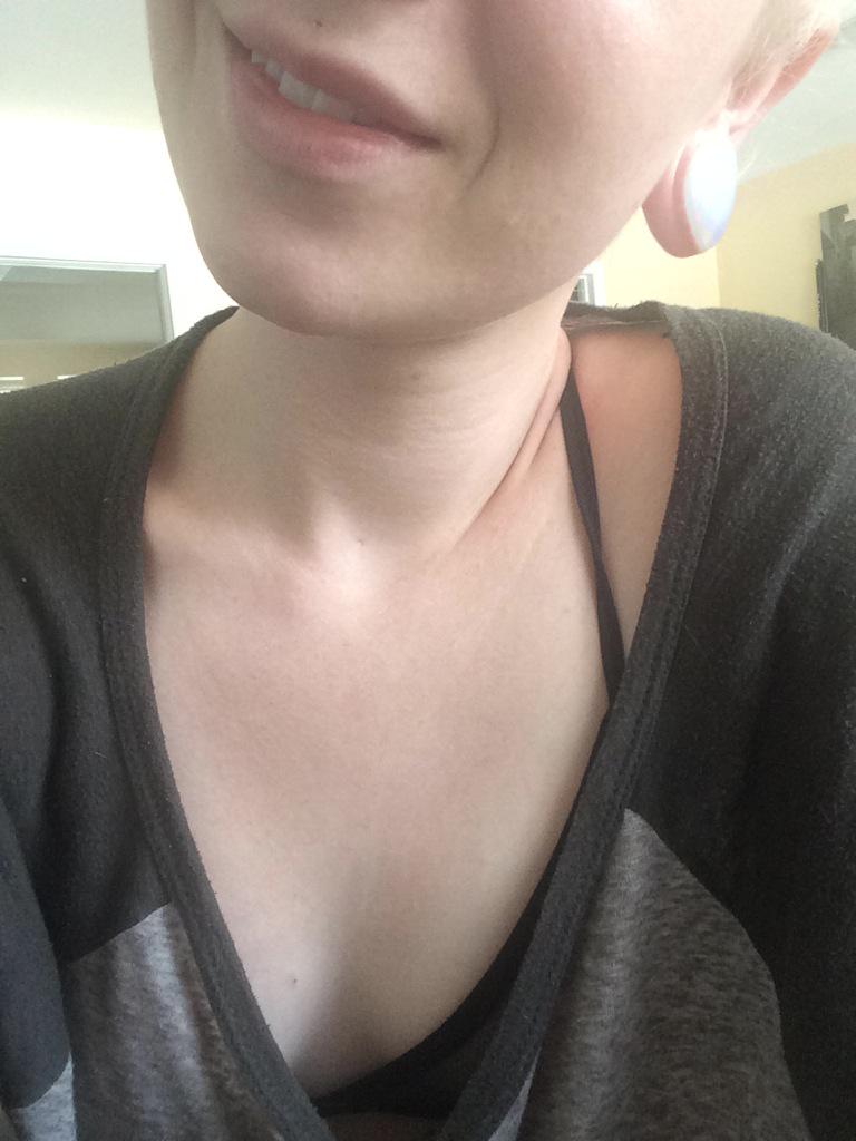 sssloaneeee's tweet photo. Tryin' to leave the office early so I can go home and play. See you guys soon 😘#chaturbate #sssloaneeee http://t.co/IyH42nXsvm