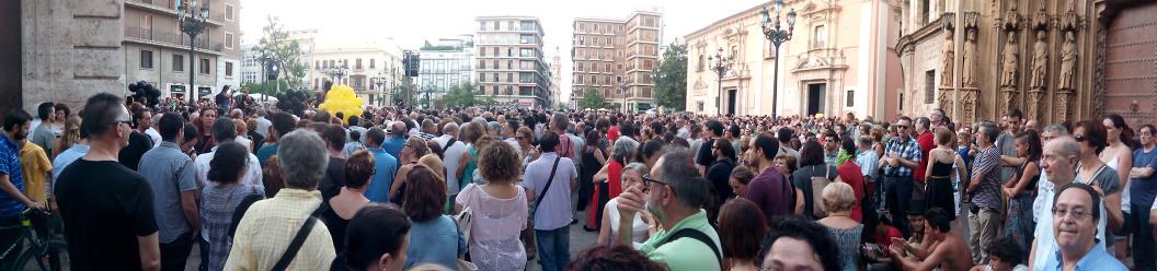#GraciesAVM3J , i a totes i tots els valencians que hui estan a la plaça. No oblidem. No ens ho podem permetre.
