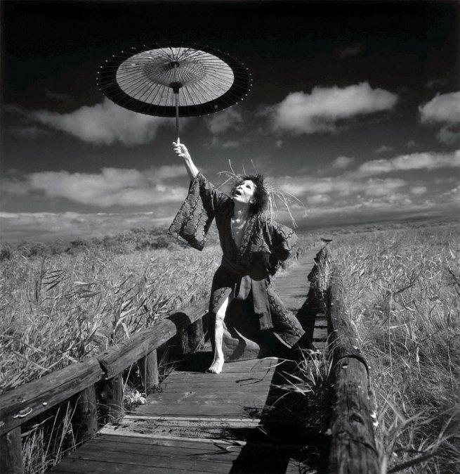 «(...) debes escuchar tu cuerpo.(...) Cuando bailas estás existiendo, no piensas".
Kazuo Ohno. Leyenda de la danza.