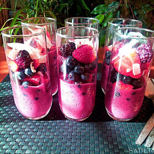 ThatsNutrition's tweet photo. Berry yogurt parfaits http://t.co/0DGRT4rFGO