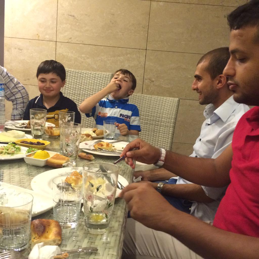 Kadkyk's tweet photo. Üyelerimizle İşadamı Sn Oğuzhan Bayer beyefendinin  şehrizar konaklarındaki evindeyiz http://t.co/PaUhruQZIj