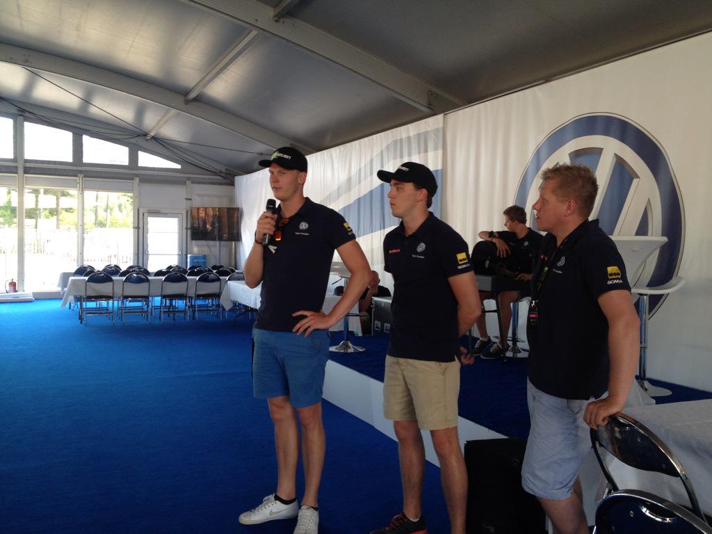 VwPer's tweet photo. Great evening together with Scania! @OCVeiby @JohanKMS88 @HoljesRX @FIAWorldRX http://t.co/cv2YcDVteh