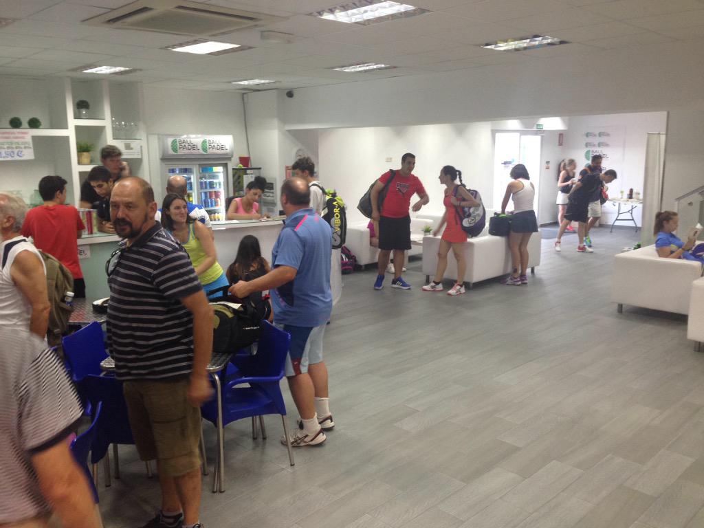 Aquí, recibiendo a todos las y los participantes en este torneo mixto nocturno!!!! Vamos!!! <a href="/Herbalife/">Herbalife</a> <a href="/tiebreakes/">tiebreak</a>