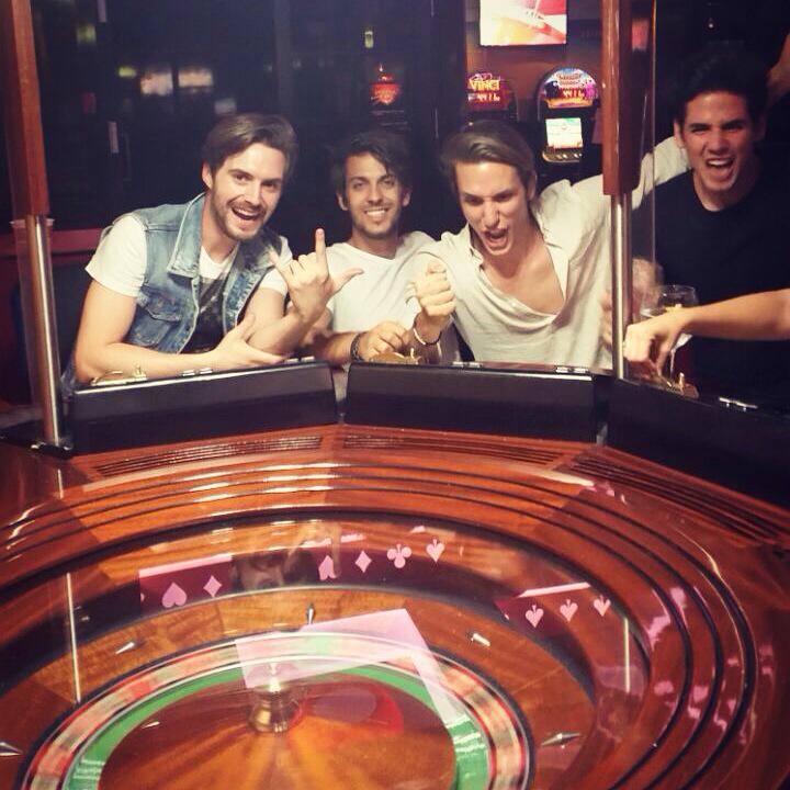 dvicioficial's tweet image. Apuesta por lo que mas te gusta, apuesta por tu sueño!! #XXIV #BuenViernes #Fiesta