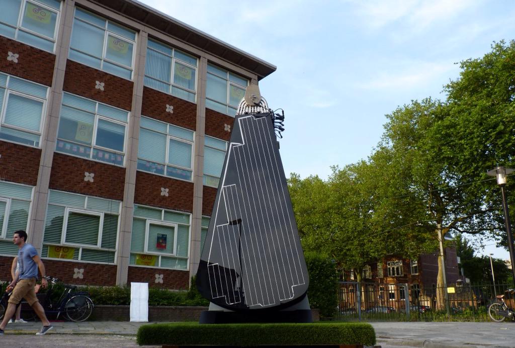 VoordorpUtrecht's tweet photo. Morgen, Biltstraat/FC Donderstraat Zonneboom Symbool voor Duurzaam Utrecht #TDFutrecht #GrandDepart @lotvanhooijdonk http://t.co/hLSQLjY3Fi