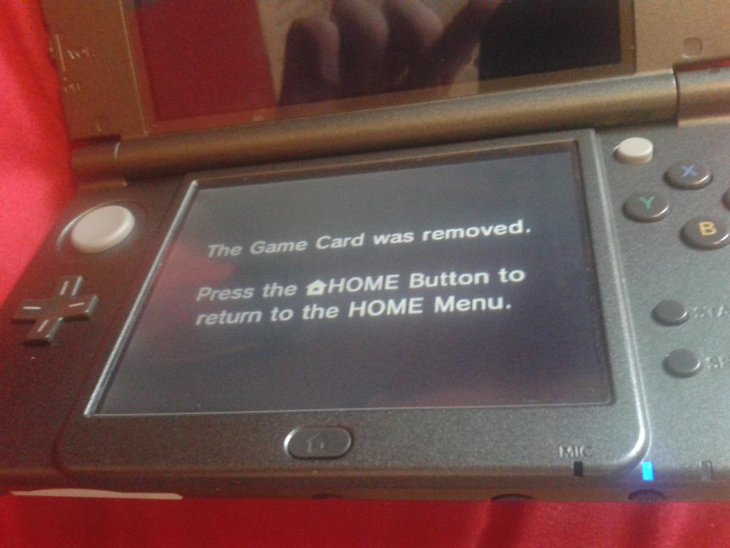 Does anyone else's New 3DS XL say this when you slightly knock the game cart? 

GG Nintendo...