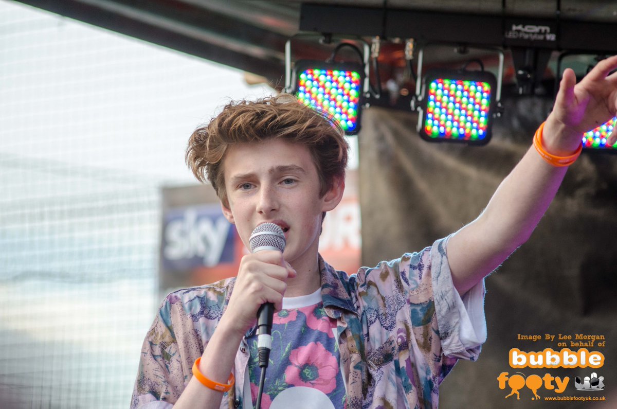 JoeSideJNR's tweet photo. @UTMWorld Live Performance Photos by @lee_morgan_ #BubbleFootball2015 http://t.co/oAG36OBlAQ