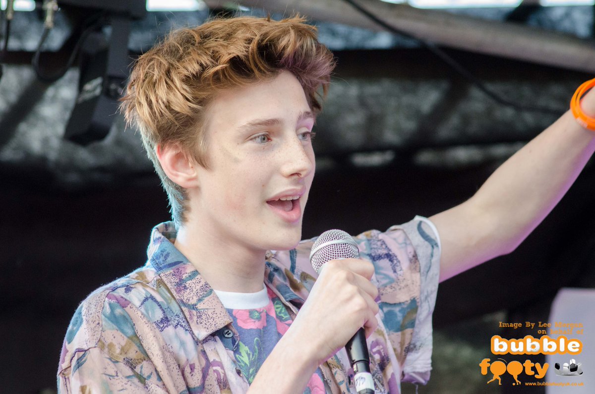 JoeSideJNR's tweet photo. @UTMWorld Live Performance Photos by @lee_morgan_ #BubbleFootball2015 http://t.co/oAG36OBlAQ