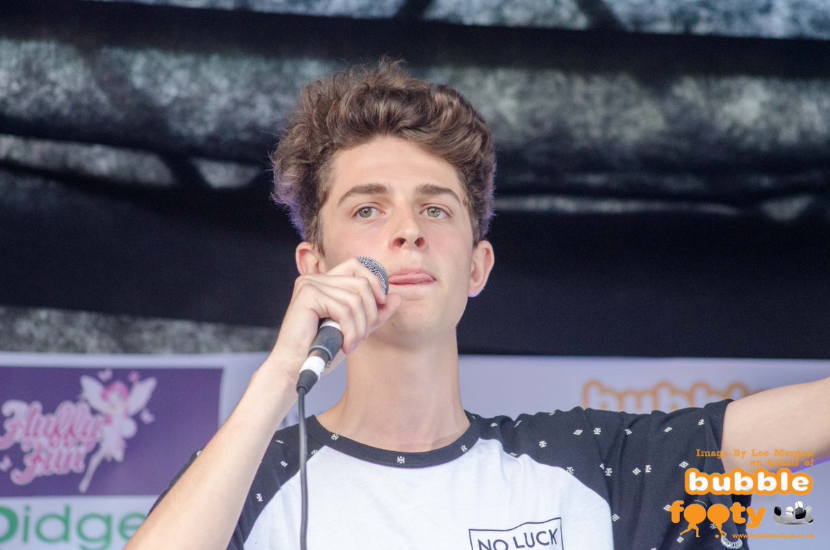 JoeSideJNR's tweet photo. @UTMWorld Live Performance Photos by @lee_morgan_ #BubbleFootball2015 http://t.co/oAG36OBlAQ
