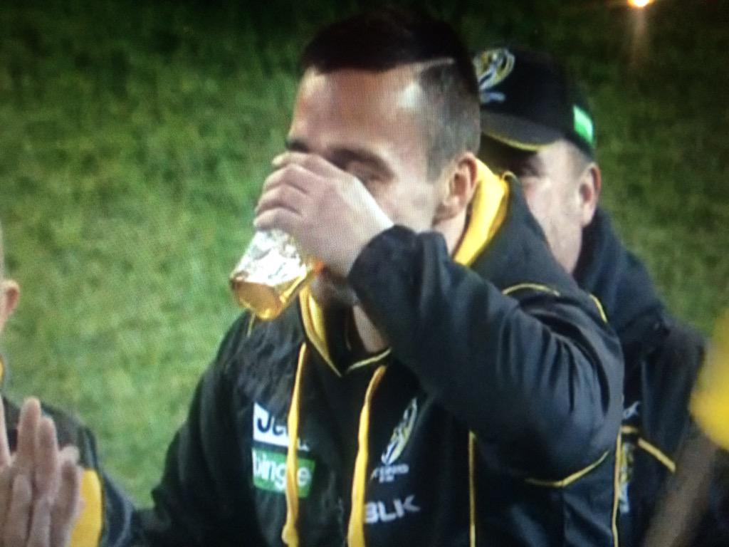 CamBeaman's tweet image. Flashback to last time we played gws when #pushupking did his own version of a lap of honour. #gotiges