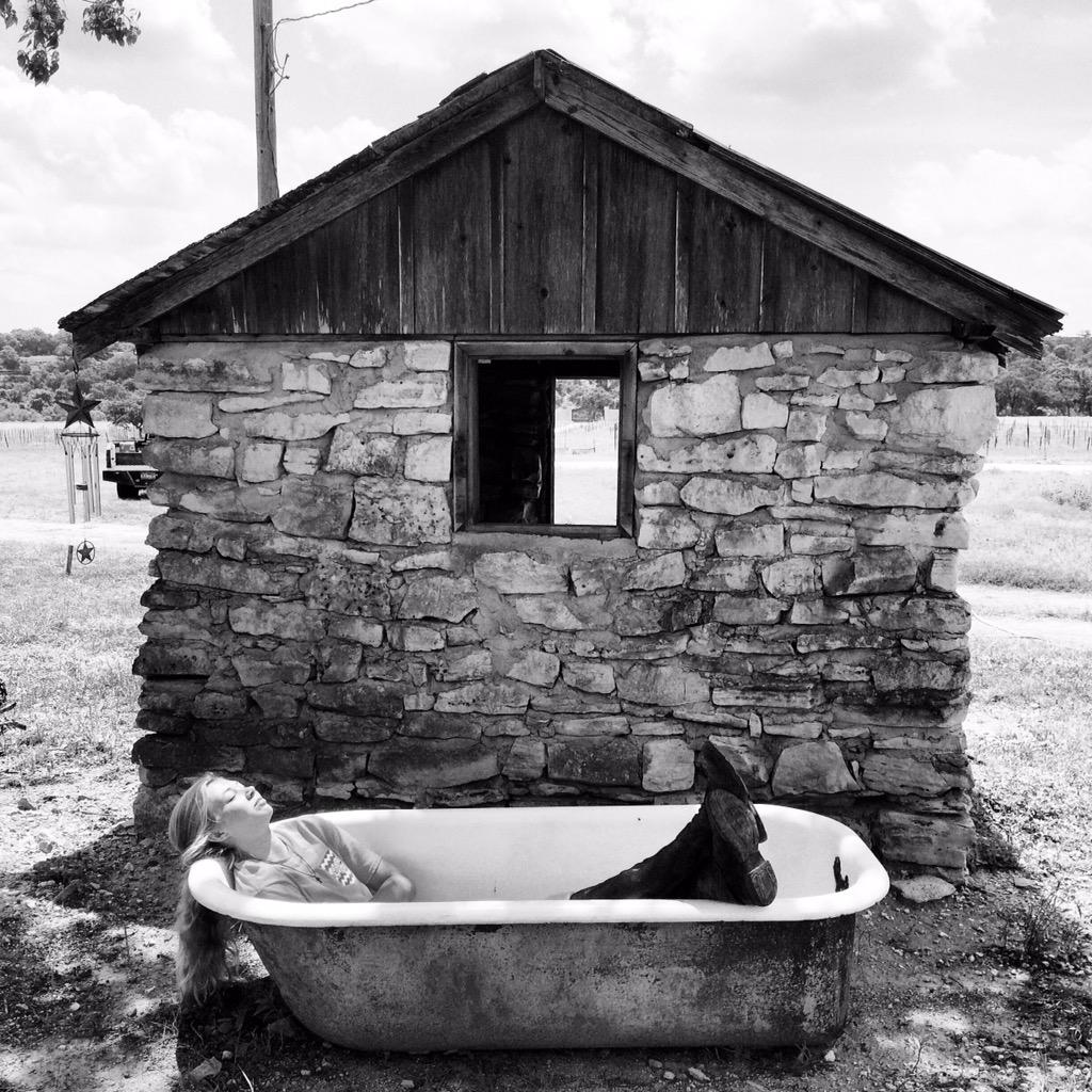 ThorneWalls's tweet photo. .....cause the girls in #texas are just a little bit better. #atx #hillcountry #sweetestgirl #loveher #ranch #love http://t.co/UnVoaYa9ax