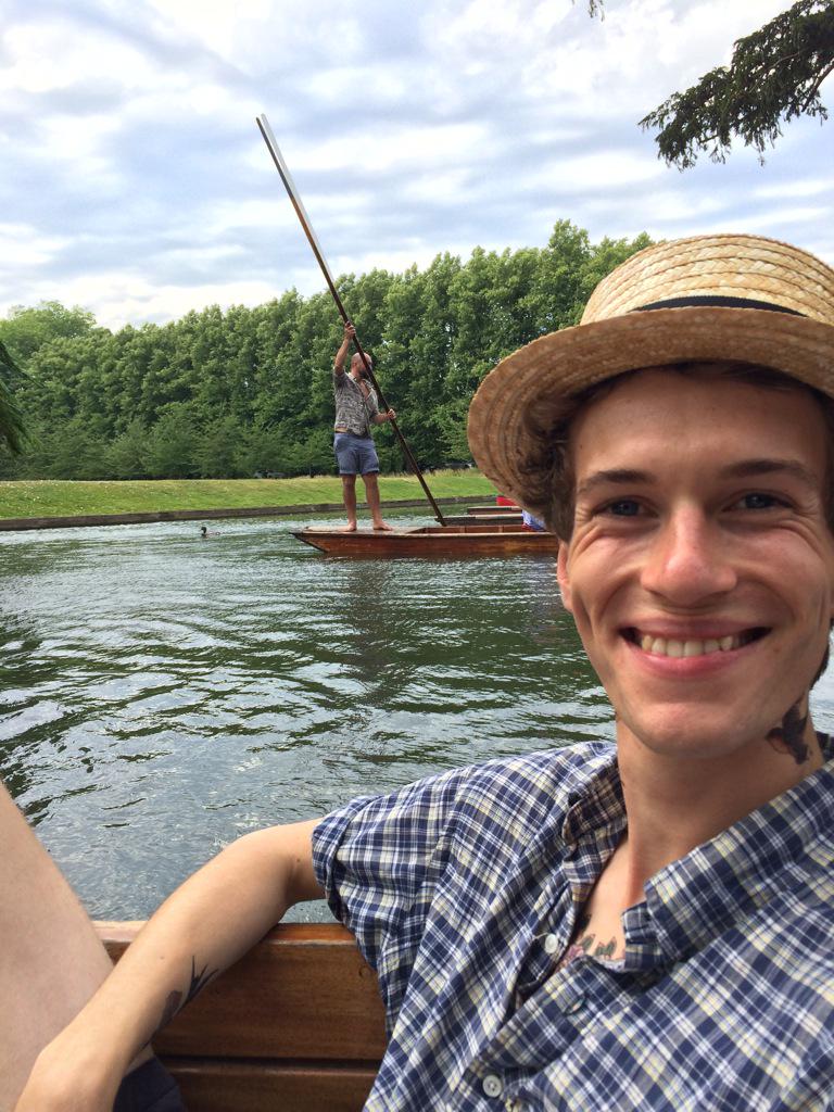steff_donnelly's tweet photo. Loving my Cambridge boater #takingapunt http://t.co/M67Z4titaX