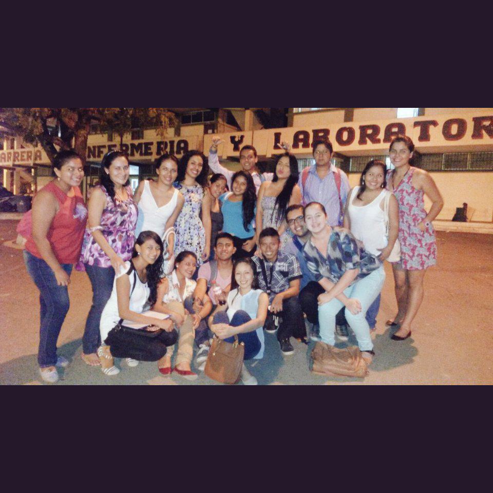 AngieLCA7's tweet photo. 8vo #LabClinico 😀 #CumpleCsar 🎉🎂🎊 @mixelestefania @morenha93 @lucianocevallos @carangelika http://t.co/Urj6RZGjtZ