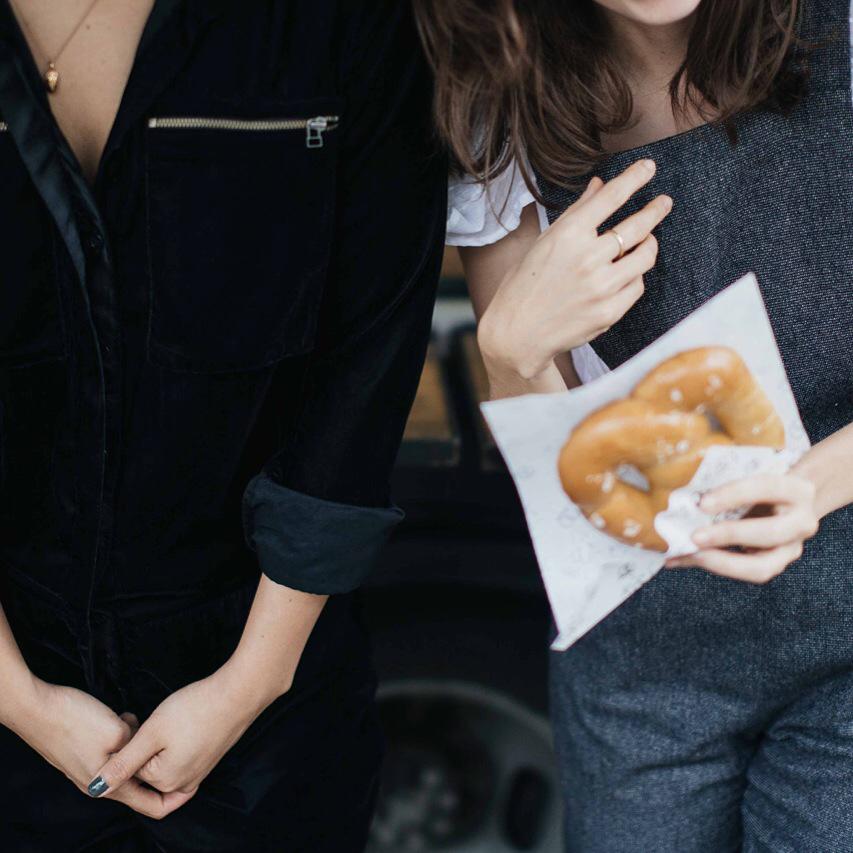 KnotLoopPretzel's tweet photo. ¡Friiiidayyyyy! Seguimos en Sakamanca # 11 hasta las 8:30 y nos vemos en Durango # 179 desde 9:30 pm 🍞🙌🚚 #knotandloop http://t.co/mU6FgL45sc