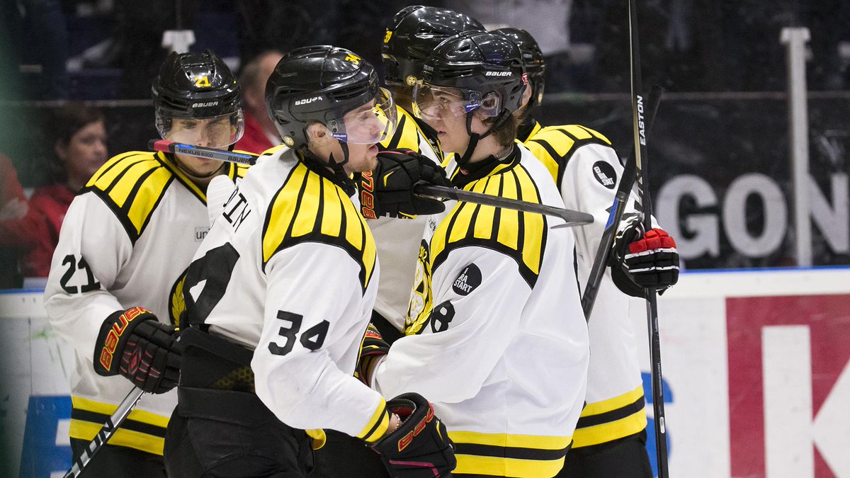 ViaplayHockeySE's tweet photo. Är han vår nästa export till KHL? http://t.co/g1skOaUkX5 #twittpuck http://t.co/4r5lgFD4hg