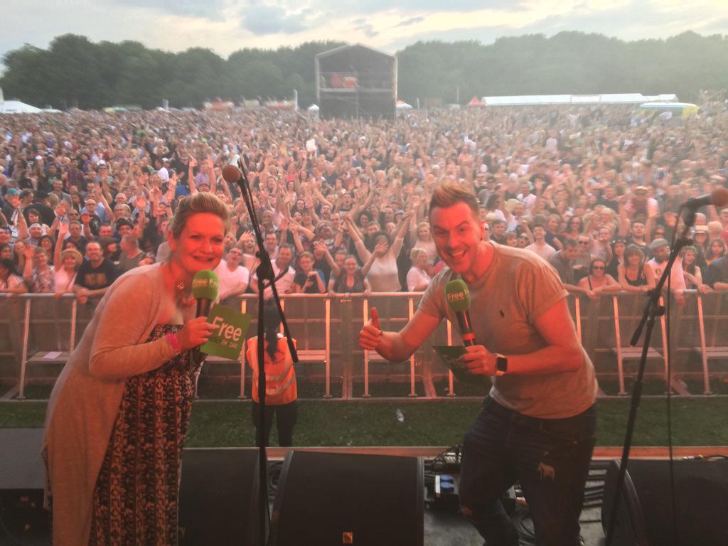 jdandroisin's tweet photo. Busy night at @godivafestival! #godiva2015 http://t.co/S85UUerAsw