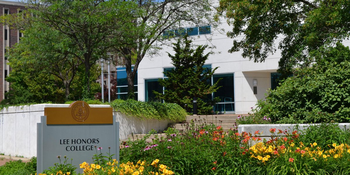 WesternMichU's tweet image. Happy Friday, #Broncos!