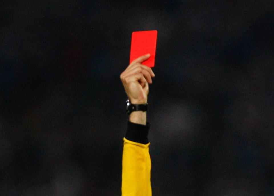 MotivacionesF's tweet photo. RT Si alguna vez te han sacado tarjeta roja. http://t.co/pqTQxhKamY