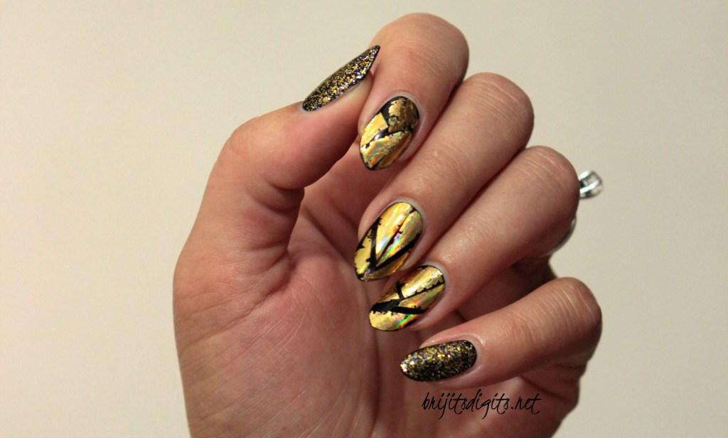 OMD3 Nail Art Challenge – Black and Gold #OMD3nails brijitsdigits.net/2015/07/03/omd…