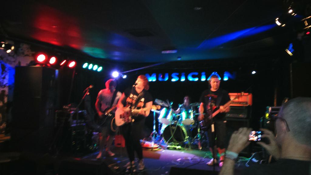 themininukes's tweet photo. @superfakeuk smashing it at @MusicianVenue http://t.co/GadsEIyDOV