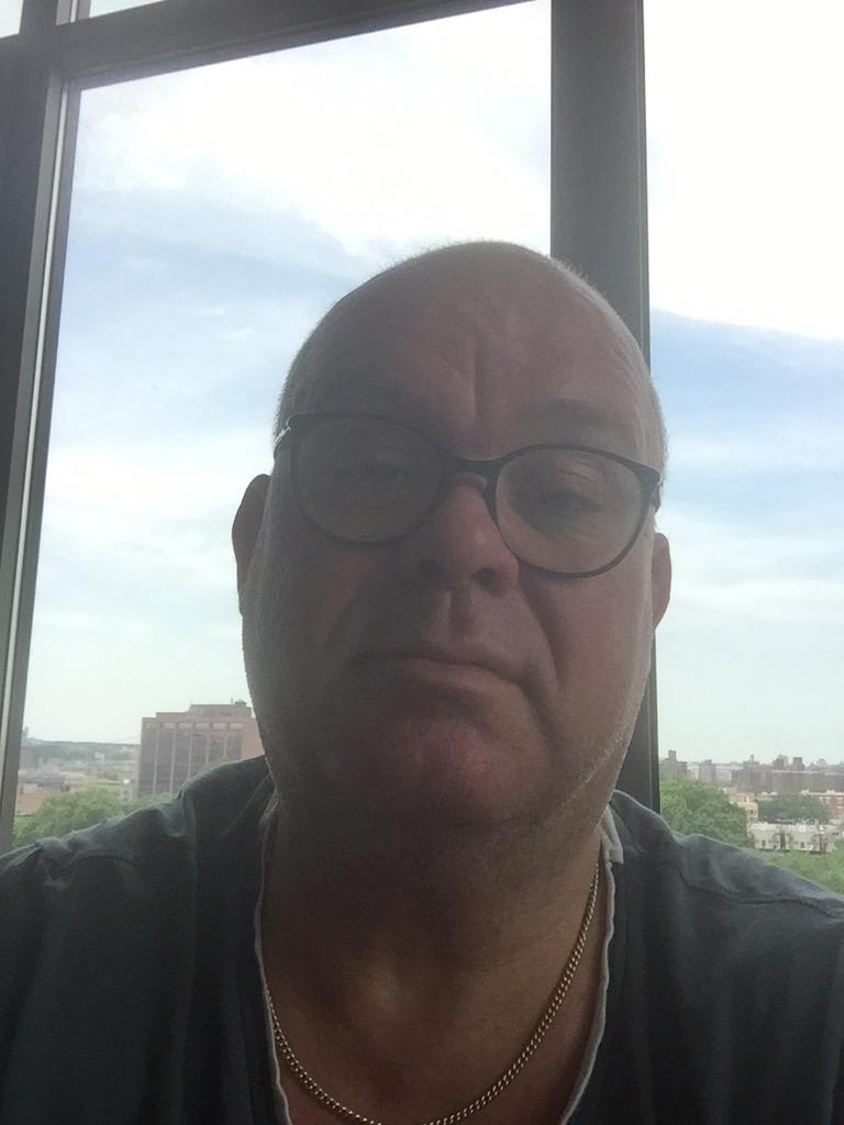 pauldeleeuw1962 tweet picture