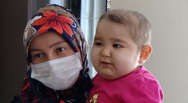 AlaattinCAGIL's tweet photo. Bir kere yaşama hakkımız var! 
Minik kardeşimizin yaşamı ellerimizin arasından akıp gitmesin!

#ZeynepİçinSesOl http://t.co/OeMMSyt6nh