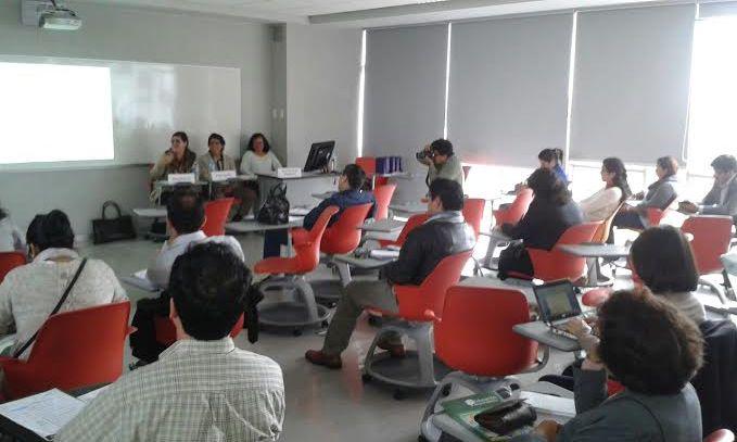 PucpVirtual's tweet photo. Herminia García y Diego Chávez en la mesa de #Juegos y #gamificación en #cursosvirtuales #VIIEncuentrodeDocentes http://t.co/NAWCUjoKd6