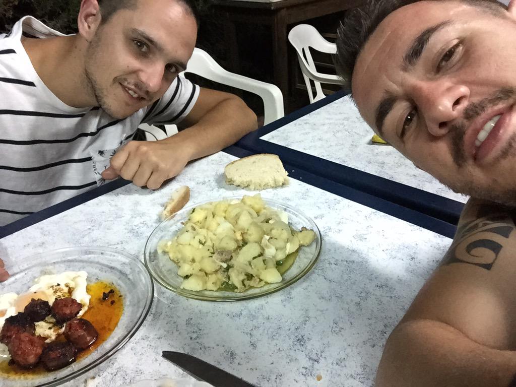 MaikelLabarca's tweet photo. Comidita de la suegra http://t.co/bVr6wnWSJF