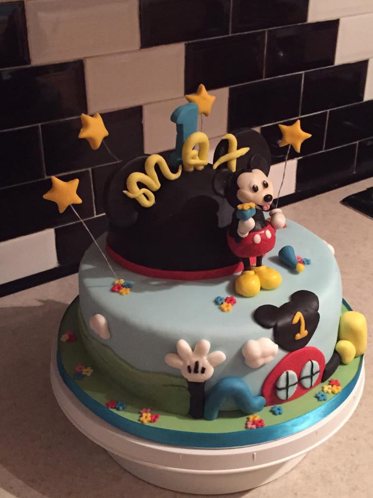 CakeAPeel's tweet photo. Mickey Mouse Cake http://t.co/kOxJ1HVemQ