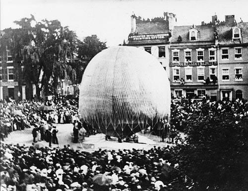 smartchoc's tweet photo. 03/07/1878 en #Lancaster #Pennsylvania, #JohnWise vuela el primer dirigible https://t.co/mkVT5iWiyK