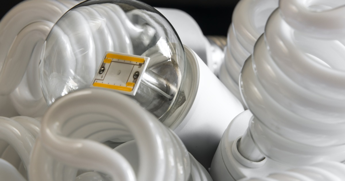 MortgageCapital's tweet photo. Which light is right? A guide to choosing the best energy-saving light bulbs: https://t.co/S85qnTdVYz http://t.co/4QsiZKfPwg