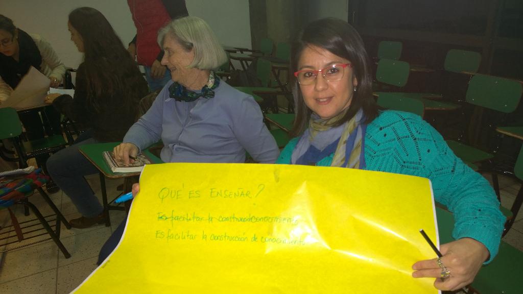 DelfiBelli's tweet photo. #evauner ¿Qué es enseñar? Es facilitar la construcción de conocimiento... http://t.co/VpZG79svEy
