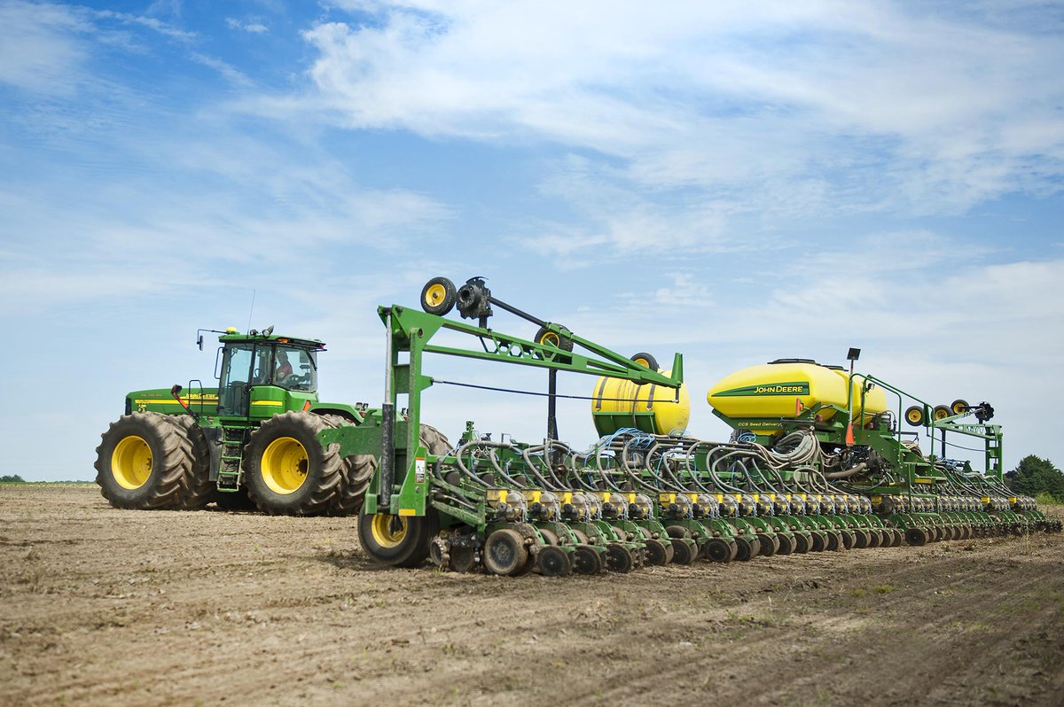 pickle_farmher's tweet image. Last couple plantings goin in with this pretty little outfit! Wee @RVFBoys @bboersy_4 @Picklestation #cukes #plant15