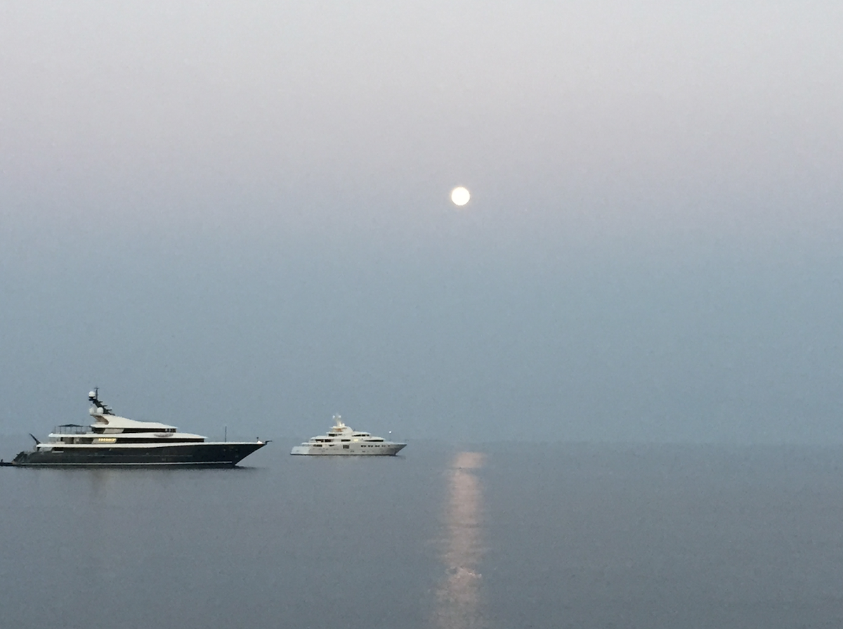 RayMantella's tweet photo. #FBF to a full moon rising over the #Mediterranean #MantellaEuroTrip2K15 http://t.co/n2H8CF6aYl