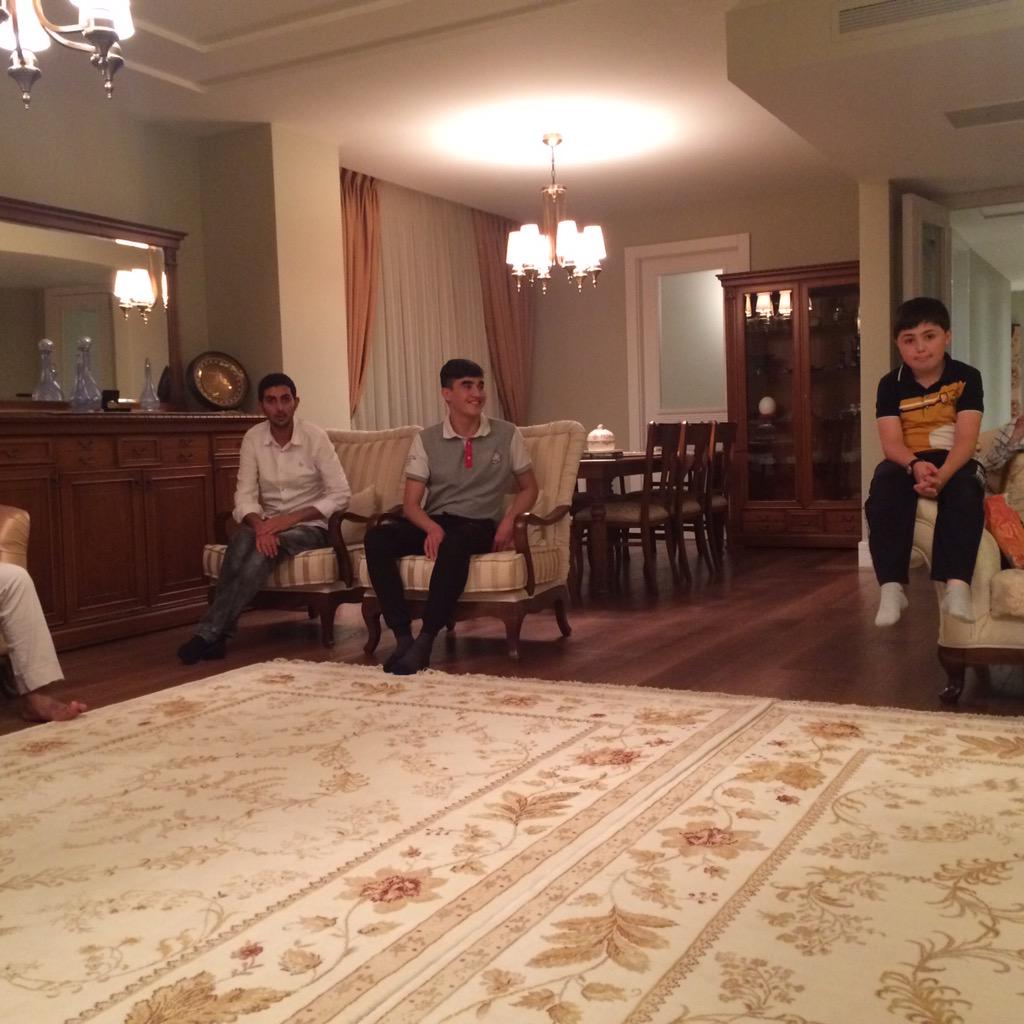 Kadkyk's tweet photo. Kulüb üyelerimizi misafir eden işadamı Sn Oğuzhan Bayer beyefendiye çok teşekkür eder hayırlı ramazanlar dileriz http://t.co/tPUoeMnaVg