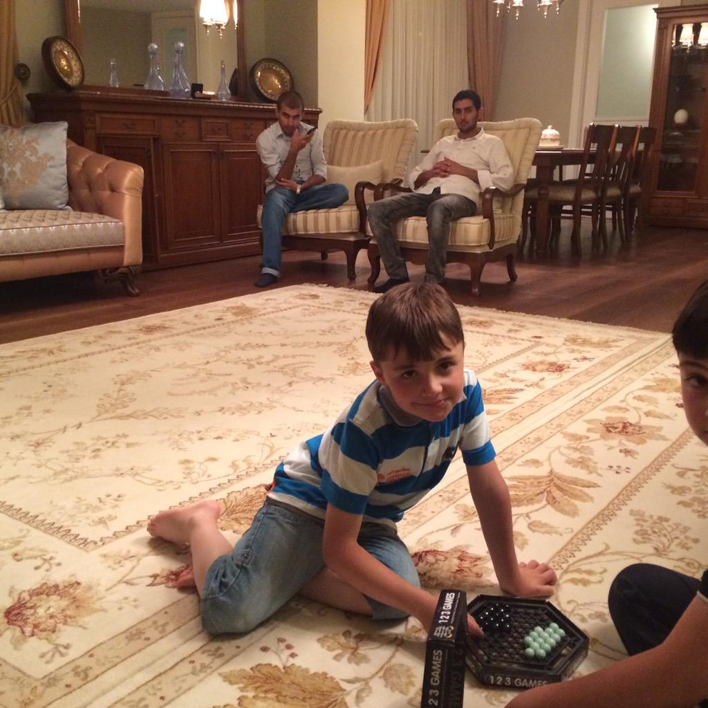 Kadkyk's tweet photo. Kulüb üyelerimizi misafir eden işadamı Sn Oğuzhan Bayer beyefendiye çok teşekkür eder hayırlı ramazanlar dileriz http://t.co/tPUoeMnaVg