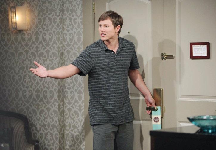ladysosays's tweet photo. Sneak peak pic for "Will schemes to have Sonny see Paul in a new light" .(Will in a hotel room #OoooohShit ) http://t.co/7dNfp812bT
