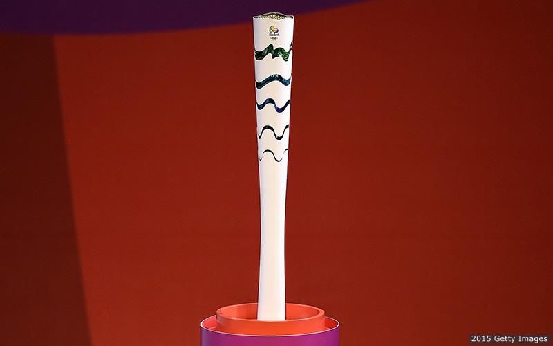 TeamUSA's tweet image. Introducing... The #Rio2016 Olympic Torch! 

-&amp;gt; go.teamusa.org/RioTorch