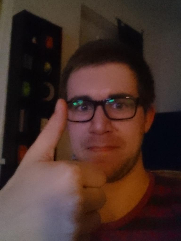 GEEKFULGALAXY's tweet photo. Daumen hoch 😀 #spitzestifte #rbtv http://t.co/eOVgThCE60