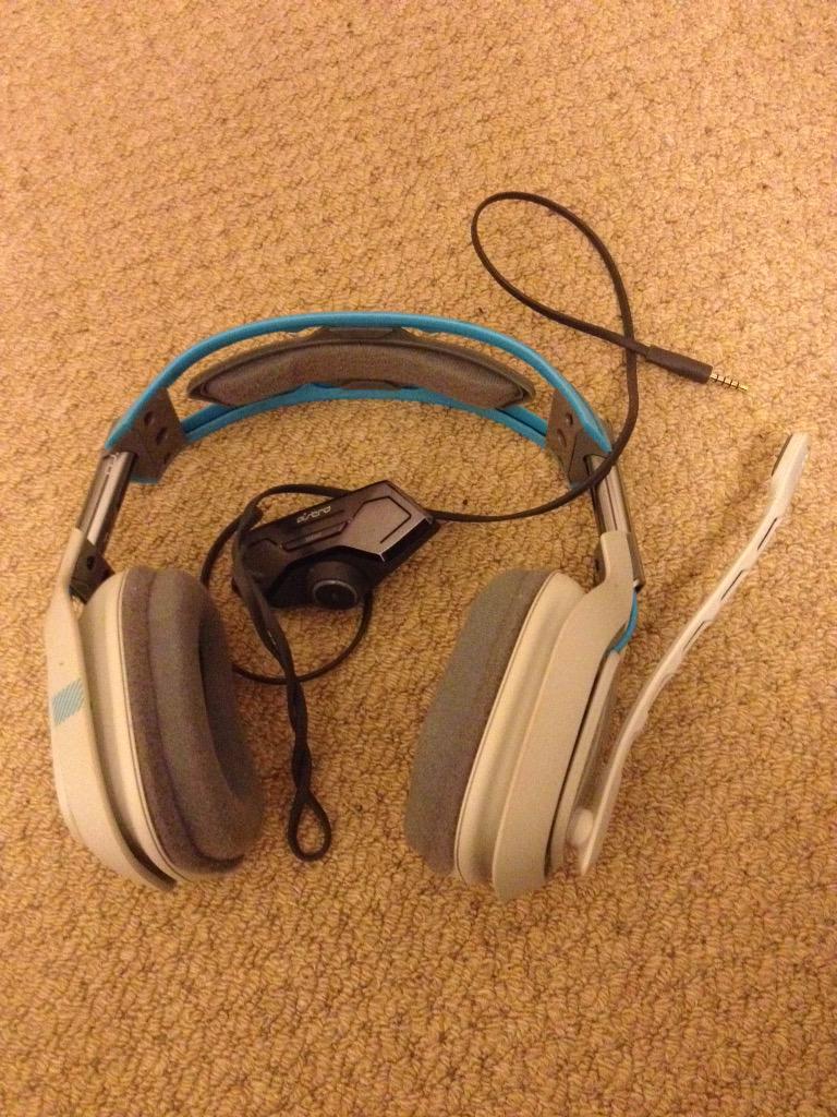 MLugnit's tweet image. Selling gaming gear hmu if your interested and for prices @ShoutGamers @ShoutRTs @FastRetweets @ShawnAbner @CoD_RTs