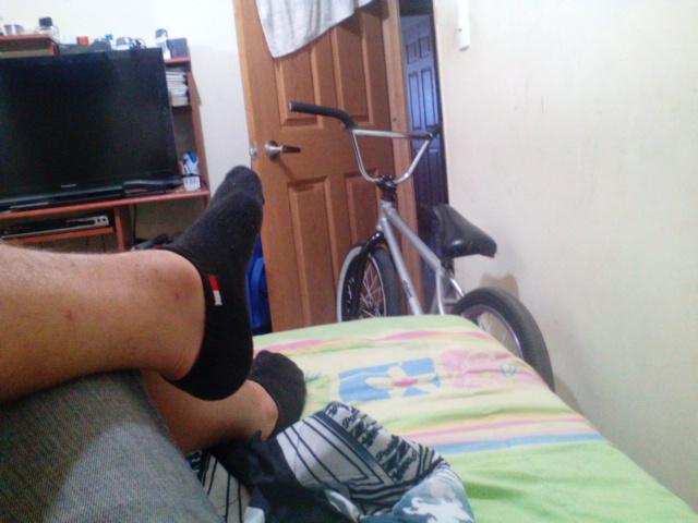 Moreno18N's tweet photo. Descansando con la mejor compañía 👌 mi bike #bmx #instabmx #freedbikes #forever #love #my #bike http://t.co/53TDMxuOEE