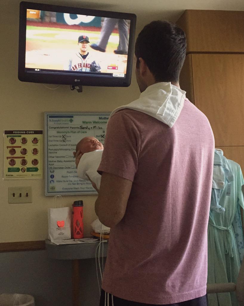 Miles831's tweet photo. Teaching him young #calwilliams @SFGiants #SFGiants http://t.co/1BnyA5Rfu7