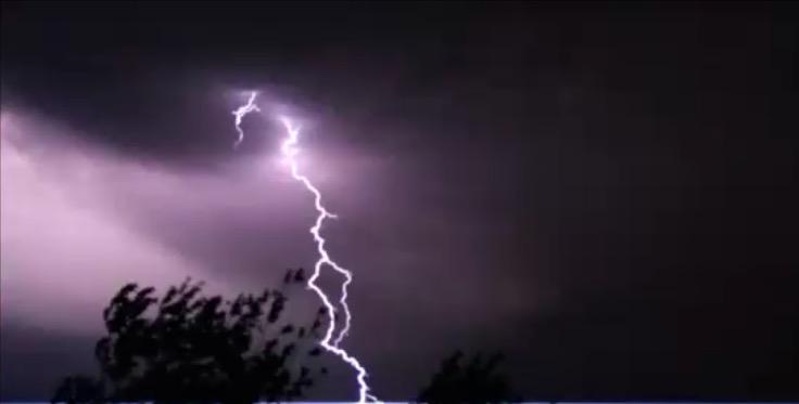 michellebouchar's tweet photo. @ChadWeather @MENnewsdesk @rita_taylor Ding Ding... Round 1! ⚡️⚡️ http://t.co/XlJCqQS4zA