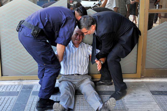 The human cost of the Greek debt crisis. The story of retiree Giorgos Chatzifotiadis. yhoo.it/1FZGdlm