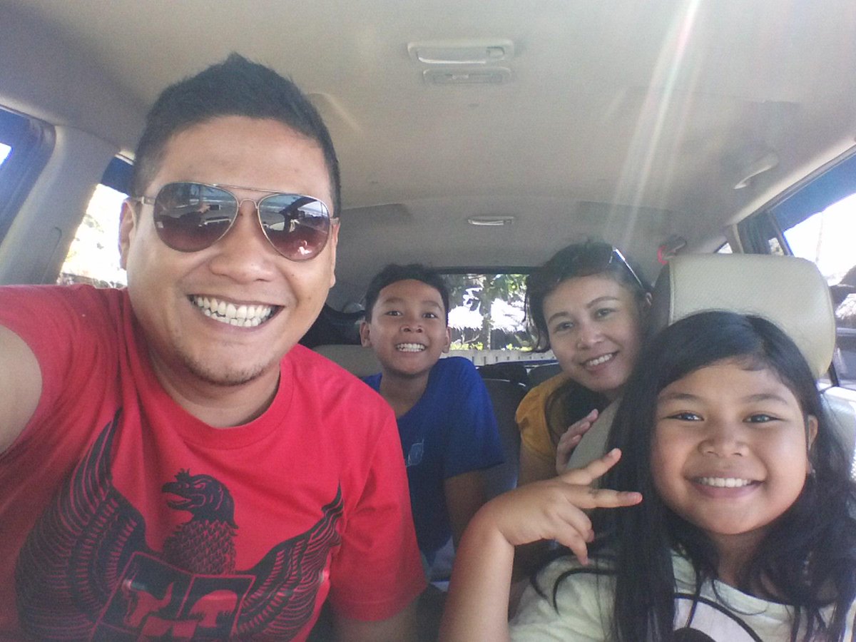 eko_mahessa's tweet photo. Pagi2 liat sunrise di @balekarang batu karas, lanjut nge jus dipinggir pantai bersama anak &amp; istri 👍👌 http://t.co/WjJRbxegsl
