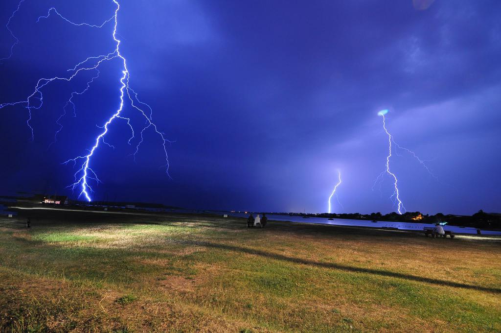 Matt_Pinner's tweet photo. Tonights Electric storm With Peter Barnes &amp; Oliver Andress first one @MudefordQuay http://t.co/pMe4VFuxlM