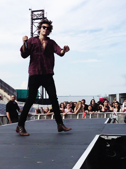 13styls's tweet photo. At soundcheck in Jones Beach Theater, Wantagh. http://t.co/Wk2yCE4Vpk