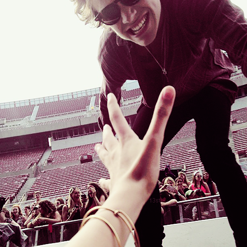 13styls's tweet photo. At soundcheck in Jones Beach Theater, Wantagh. http://t.co/Wk2yCE4Vpk
