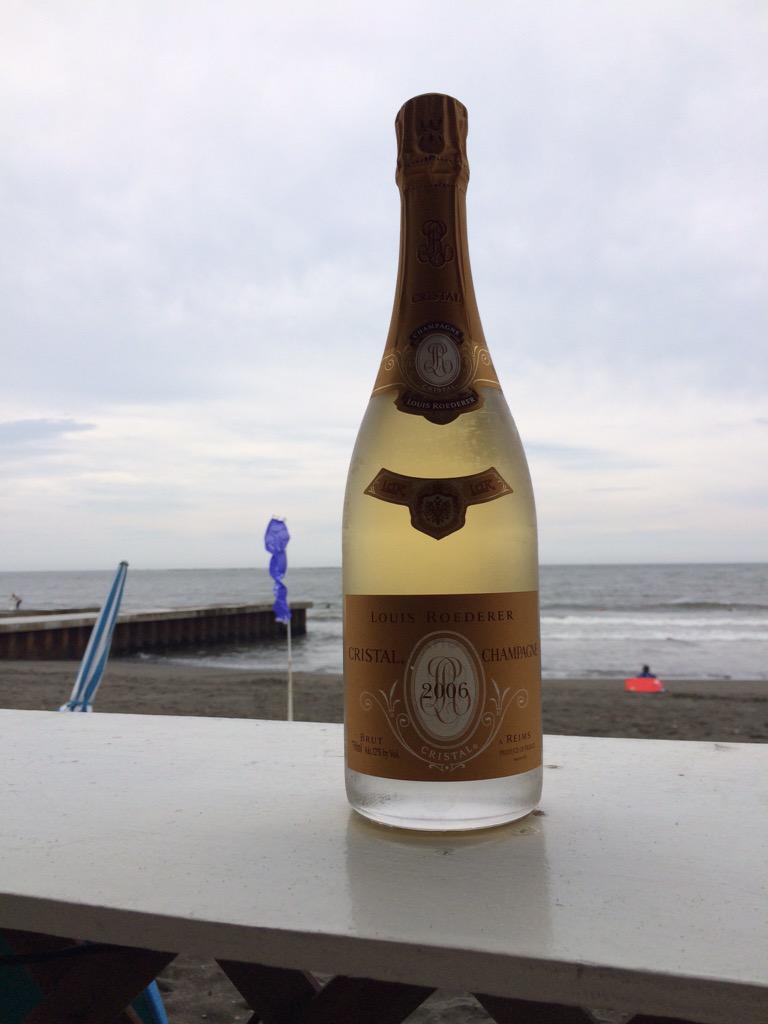 bar_fake's tweet image. 海開き〜☻